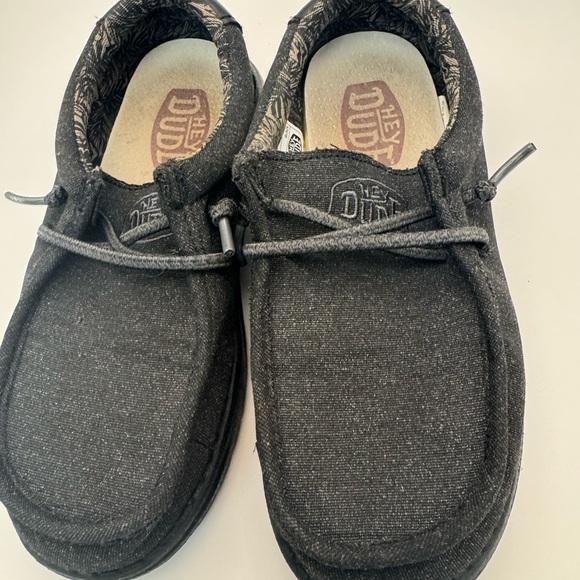 Hey Dude Wally Youth Size 1 Basic Black Kids Comfort Slip On Shoes - Picture 1 of 16